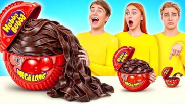 Kids Open Giant Hubba Bubba Mega Long Bubble Gum Surprise Containers